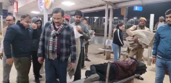 रैन बसेरों का देखते जिलाधिकारी रैन बसेरों का देखते जिलाधिकारी