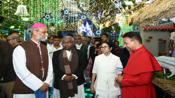 क्रिसमस उत्सव में पश्चिम बंगाल की मुख्यमंत्री ममता बनर्जी