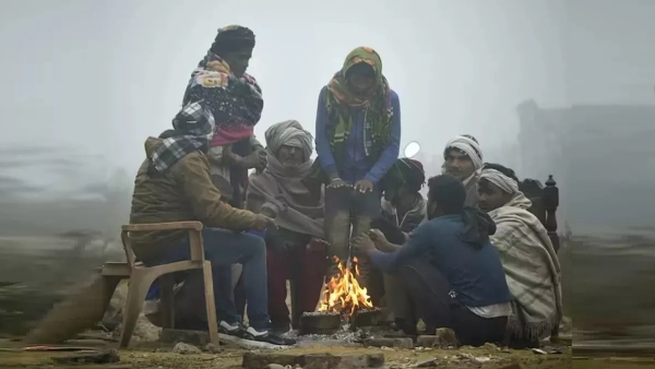 सरगुजा में कड़ाके की ठंड ,अलाव तापते लोग