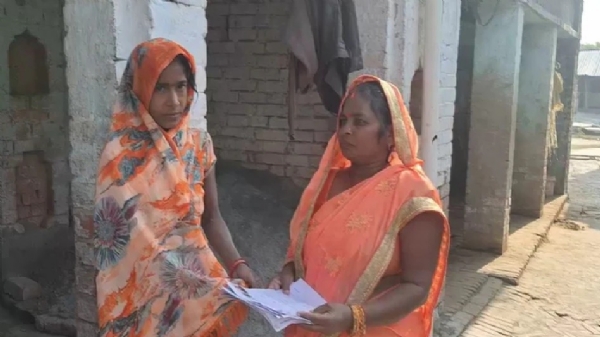 दिव्यांग बीएलओ राजरानी की फोटो दिव्यांग बीएलओ राजरानी की फोटो