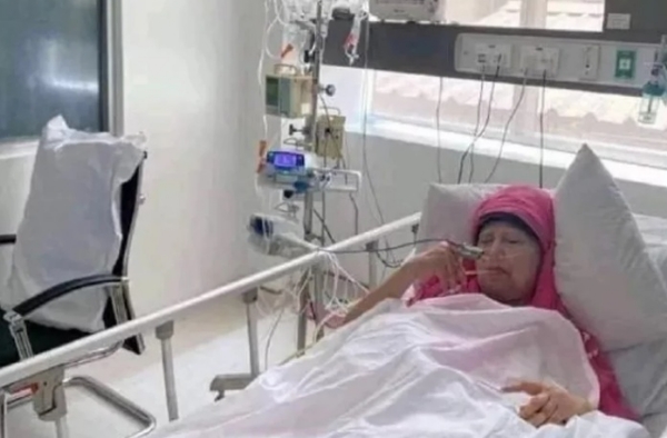 खालिदा जिया को राजधानी ढाका के एवरकेयर अस्पताल में भर्ती कराया गया है। फोटो - ढाका ट्रिब्यून खालिदा जिया को राजधानी ढाका के एवरकेयर अस्पताल में भर्ती कराया गया है। फोटो - ढाका ट्रिब्यून