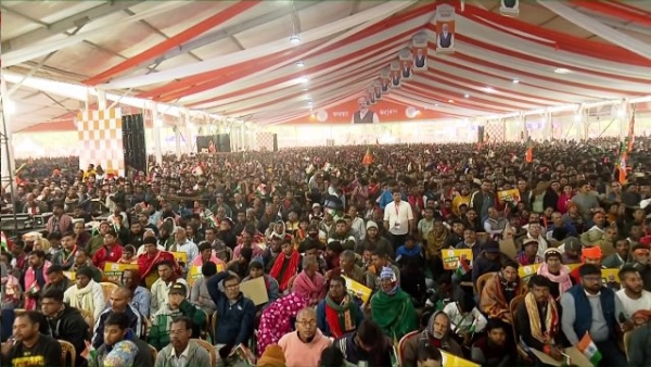 पश्चिम बंगाल के नदिया जिले के ताहेरपुर में भाजपा की रैली में जुटे लोग