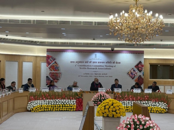 केन्द्रीय कपड़ा मंत्री गिरिराज सिंह