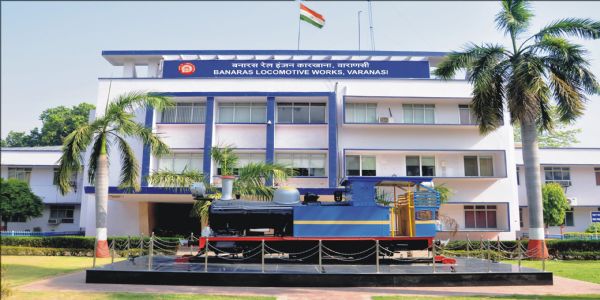 राजभाषा-हिन्द्यां कार्यालयीय-कार्यसम्पादनार्थं बनारस-रेल-कारखानस्य (बरेका) रेल-मन्त्रालयस्य राजभाषा-शील्ड् पुरस्कारार्थं चयनम्