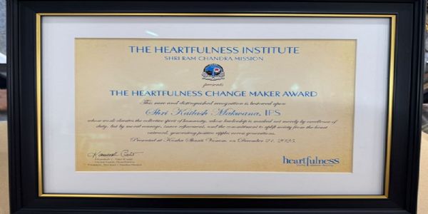मध्यप्रदेशस्य पुलिसमहानिदेशकः कैलाशः मकवाणा प्रथमं ‘हार्टफुलनेस चेंज मेकर अवार्ड’ सम्मानं प्राप्तवान्