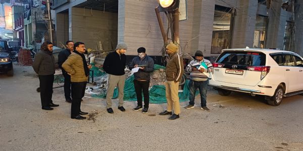 वाराणसी नगर निगमः - नगरायुक्तस्य जोनल अधिकारिभ्यो निर्देशः—प्रतिदिनं न्यूनातिन्यूनं 10 भवनानां करणीयन्निर्धारणम्