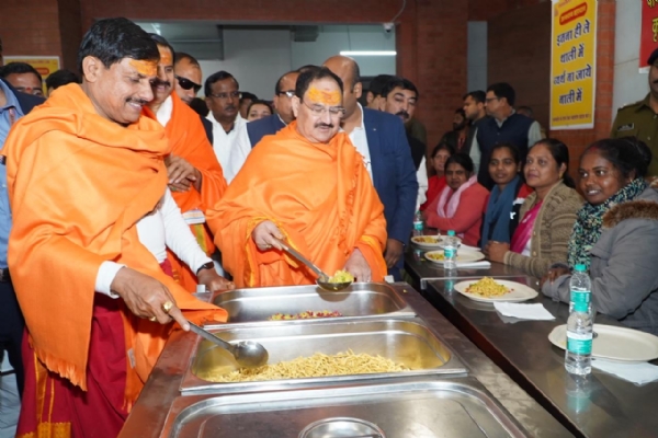 अल्पाहार परोसा