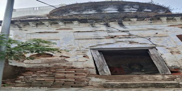 सार्धैकशताब्दीयं प्राचीनं शिवमन्दिरं खण्डररूपेण स्थितम्, पुनर्निर्माणाय अपि याचना