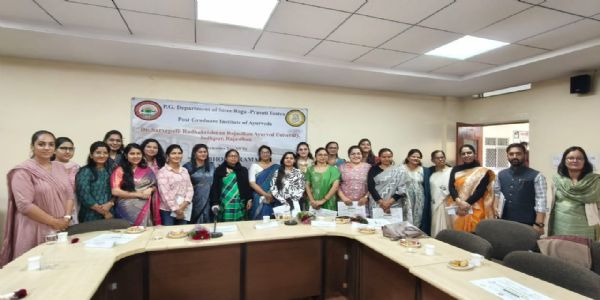 आयुर्वेदविश्वविद्यालय : गर्भसंस्कारपाठ्यक्रमेषु जातेषु विशेषज्ञेषु मंथनम्