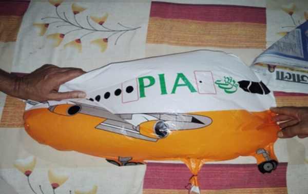 उत्तरी कश्मीर में नियंत्रण रेखा के निकट ‘पाकिस्तानी झंडा’ लगे दस गुब्बारे बरामद उत्तरी कश्मीर में नियंत्रण रेखा के निकट ‘पाकिस्तानी झंडा’ लगे दस गुब्बारे बरामद