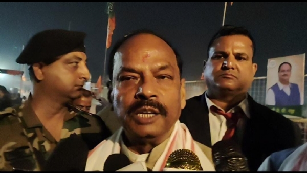 पत्रकारों से बातचीत करते पूर्व मुख्यमंत्री रघुवर दास