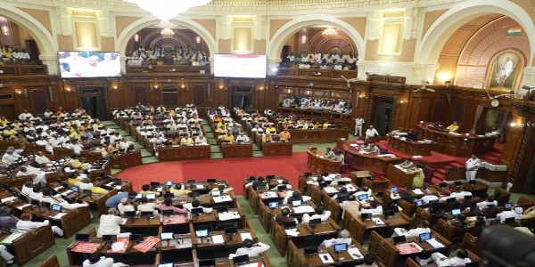 यूपीविधानसभा : योगिसर्वकारः उत्तरप्रदेशस्य प्रायः द्विगुणितानि पवित्रस्थलानि यावत् प्रापयति विद्युत् : एके शर्मा