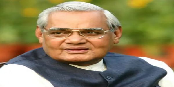 ग्रामान् आत्मनिर्भरान् कर्त्र्याः प्रधानमंत्री ग्राम सड़क योजनायाः 25 वर्षाणि