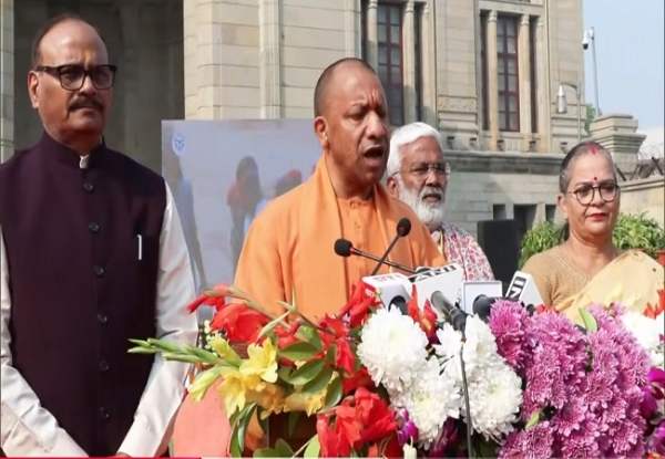 पत्रकारों से रूबरू मुख्यमंत्री योगी आदित्यनाथ