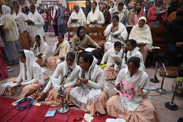 चर्च में विशेष महिमा गान