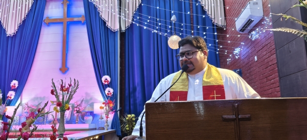 पीतलनगरी मुरादाबाद के गिरजाघरों में क्वायर्स ने गीतों की धूम मचा दी, पादरियों ने कराई प्रार्थनाएं