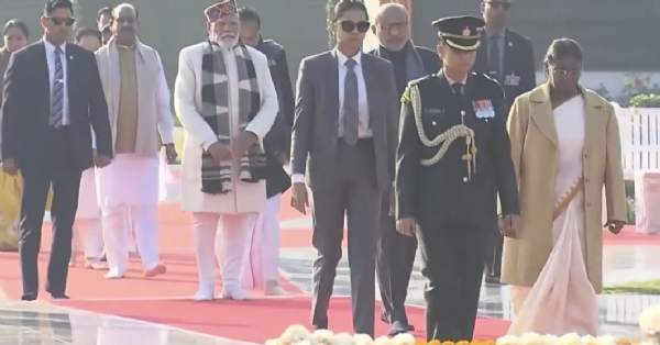 राष्ट्रपति द्रौपदी मुर्मू और उपराष्ट्रपति सीपी राधाकृष्णन और प्रधानमंत्री नरेंद्र मोदी पूर्व प्रधानमंत्री अटल बिहारी वाजपेयी को श्रद्धांजलि देते हुए