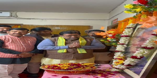 अटलबिहारिवाजपेयी वर्यस्य १०१तमजन्मदिवसे झारखण्डप्रदेशे भाजपायाः मतदानकेंद्रस्तरेषु श्रद्धाञ्जलिकार्यक्रमाः