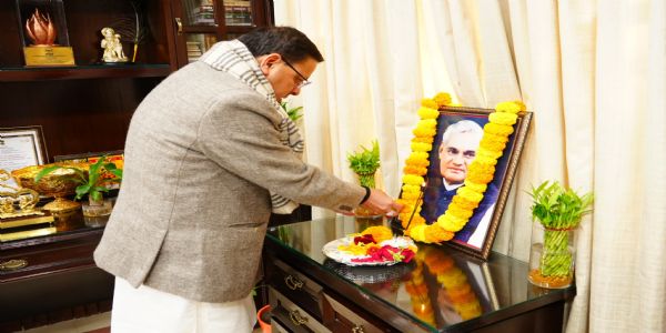 अटल बिहारीवाजपेयिना राजनीतिं जनसेवामाध्यममुक्त्वा लोकहितः सर्वोपरि स्थापितः - मुख्यमंत्री