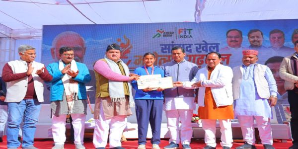 पौड्यां सांसद खेल महोत्सवस्य जातं भव्यतया समापनम्