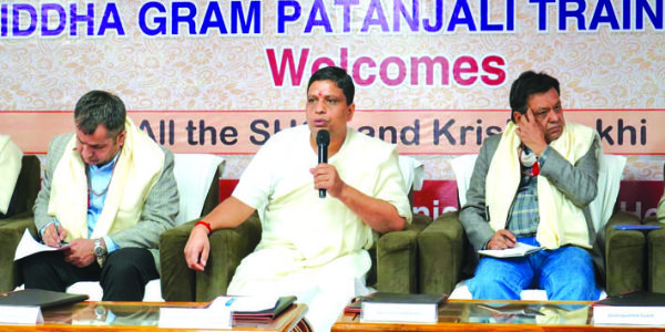 प्रकृत्यानुगुणां कृषिं स्वीकुरुत, समृद्धाः भविष्यन्ति — आचार्यः बालकृष्णः