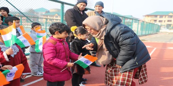साहिबजादानां बलिदानं नमनं कृत्यं, बालकैः विविधेषु क्रियाकलापेषु भागः प्रापितः