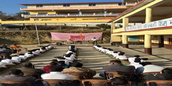 वीरबालदिवसे बाल-स्वयंसेवकैः पथसञ्चलनम् आयोजितम्