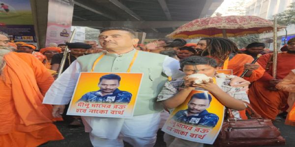 हिंदवोऽत्याचारम् आधृत्य बांग्लादेश दूतावासस्य अधिकारिभिः सह मिलितश्शुभेंदुः