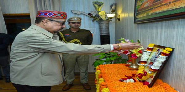 राज्यपालः डेका वीर बाल दिवसे पुष्पांजलिम् अर्पितवान्