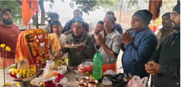 प्राण प्रतिष्ठा करते विद्वान