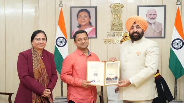 आईआईटी मुंबई के प्रोफेसर गणेश रामकृष्णन दून विश्वविद्यालय की कुलपति प्रो. सुरेखा डंगवाल के साथ लोक भवन में राज्यपाल लेफ्टिनेंट जनरल गुरमीत सिंह (से.नि.) से शिष्टाचार भेंट करते। आईआईटी मुंबई के प्रोफेसर गणेश रामकृष्णन दून विश्वविद्यालय की कुलपति प्रो. सुरेखा डंगवाल के साथ लोक भवन में राज्यपाल लेफ्टिनेंट जनरल गुरमीत सिंह (से.नि.) से शिष्टाचार भेंट करते।