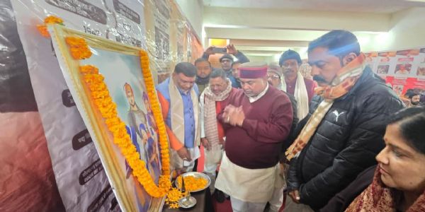 साहिबजादाः स्वल्पे वयसि अपि महतः साहसस्य परिचयम् अददुः - कामेश्वरसिंहः