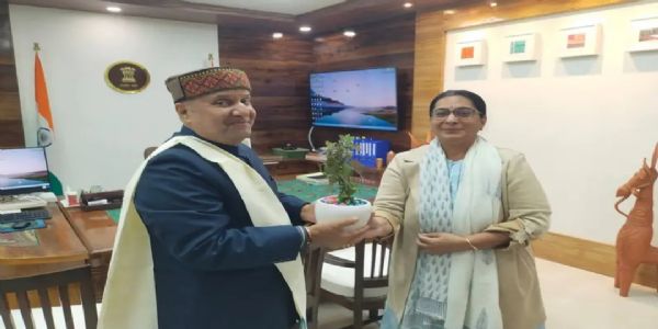 रानीगञ्जस्य विधायकः तापस बनर्जीः डीआरएम् महोदयेन सह शिष्टाचार-मेलनं कृतवान्।