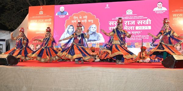 सरस राजसखी राष्ट्रिय मेलापके प्रतिदिं सज्जते भारतस्य लोक कलानाम् अनुपमसौंदर्यम्