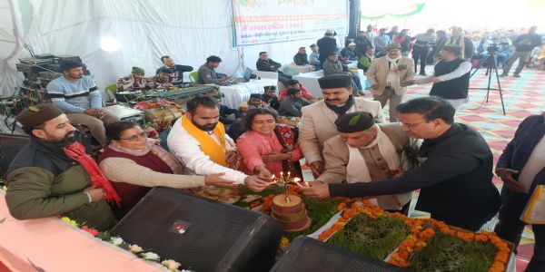 रवांई लोक महोत्सव: द्वितीय दिने पारंपरिकम् आयोजनं सांस्कृतिकं प्रदर्शनं च