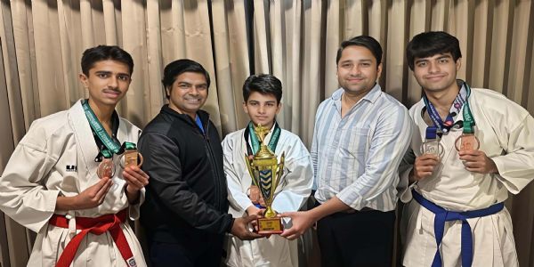 गुजरात-राज्ये आयोजितायां कराटे-चैम्पियनशिपायां गुरुग्रामनगरस्य क्रीडकाश्च पदकानि जित्वा प्रत्यागताः