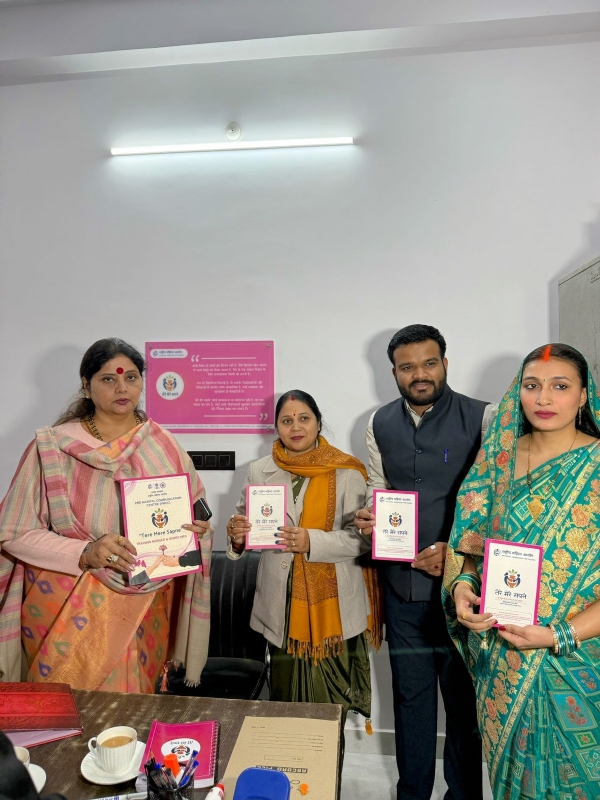 लखनऊ में प्री मैरिटल कम्युनिकेशन सेंटर के उद्घाटन के दौरान अतिथिगण।