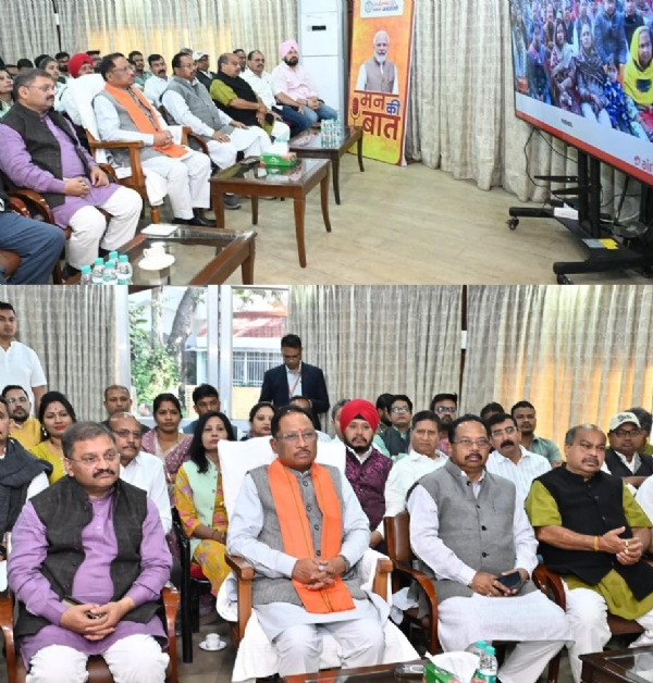 मुख्यमंत्री साय जनप्रतिनिधियों के साथ  मन की बात सुनते