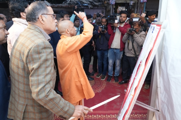मुख्यमंत्री योगी आदित्यनाथ ने किया निर्माणाधीन विरासत गलियारा का निरीक्षण* मुख्यमंत्री योगी आदित्यनाथ ने किया निर्माणाधीन विरासत गलियारा का निरीक्षण*