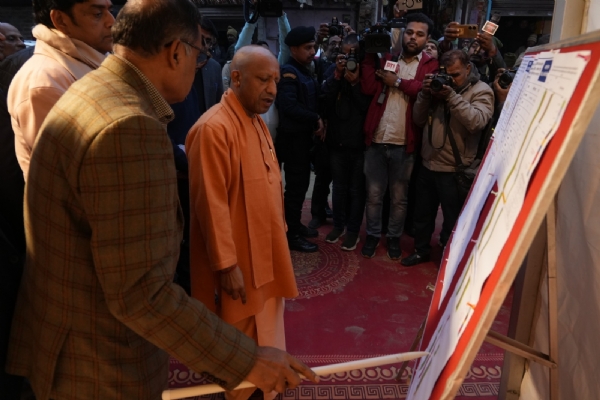 मुख्यमंत्री योगी आदित्यनाथ ने किया निर्माणाधीन विरासत गलियारा का निरीक्षण* मुख्यमंत्री योगी आदित्यनाथ ने किया निर्माणाधीन विरासत गलियारा का निरीक्षण*