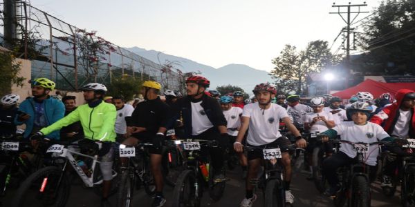 कांगड़ा कार्निवालः - साइकिल राइडनिमित्तं प्रस्थितं दलम्