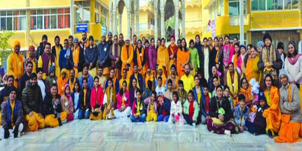 आईटी विशेषज्ञाः शांतिकुंजे अशीक्षयन् सकारात्मकचिंतनं सेवाभावञ्च