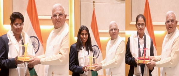 राज्यपाल मंगुभाई पटेल से ब्लाइंड महिला टी-20 वर्ल्ड कप-2025 की विजेता खिलाड़ियों का किया सम्‍मान