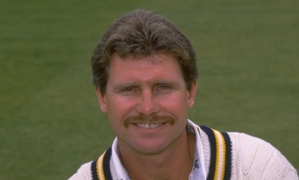 इंग्लैंड क्रिकेट टीम के पूर्व दिग्गज बल्लेबाज़ रॉबिन स्मिथ