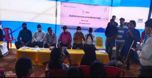 सरकारी योजनाओं के लिए इकट्ठा ग्रामीण