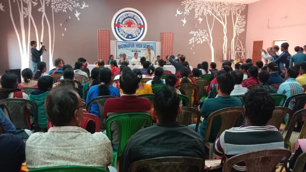 बिष्णुपुर हाई स्कूल में अंग्रेजी माध्यम का शुभारंभ बिष्णुपुर हाई स्कूल में अंग्रेजी माध्यम का शुभारंभ