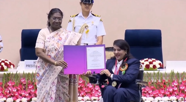 राष्ट्रपति द्रौपदी मुर्मु ने अंतर्राष्ट्रीय दिव्यांगजन दिवस पर पैरा एथलीट पूजा गर्ग को किया सम्मानित राष्ट्रपति द्रौपदी मुर्मु ने अंतर्राष्ट्रीय दिव्यांगजन दिवस पर पैरा एथलीट पूजा गर्ग को किया सम्मानित