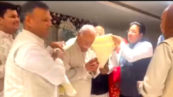 भीलवाड़ा पहुंचे सरसंघचालक मोहन भागवत, विवाह समारोह में शिरकत, संघ परिवार की बैठक में दिए दिशा-निर्देश भीलवाड़ा पहुंचे सरसंघचालक मोहन भागवत, विवाह समारोह में शिरकत, संघ परिवार की बैठक में दिए दिशा-निर्देश