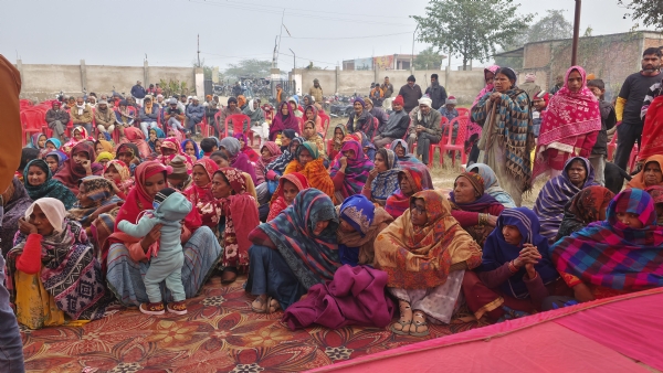 मौके पर मौजूद लोग मौके पर मौजूद लोग