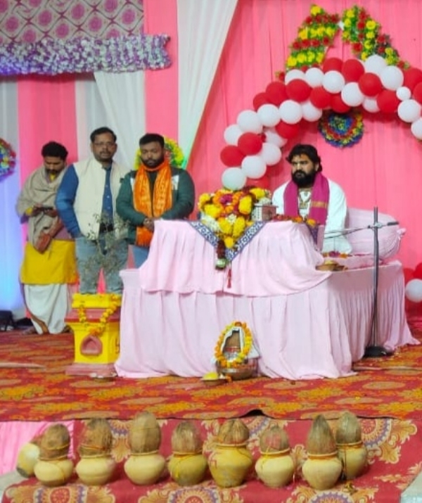 हिंदू सम्मेलन की अध्यक्षता करते कथावाचक ब्रजराज दास। हिंदू सम्मेलन की अध्यक्षता करते कथावाचक ब्रजराज दास।